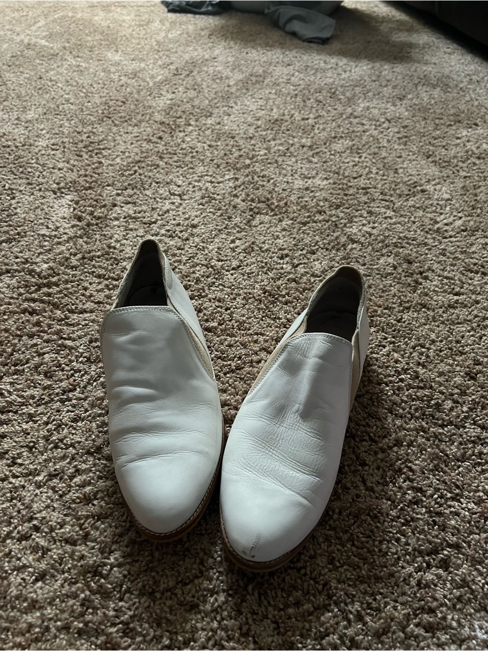 Women’s Donald j Pliner White Leather Slip-On Shoes.  Sz M